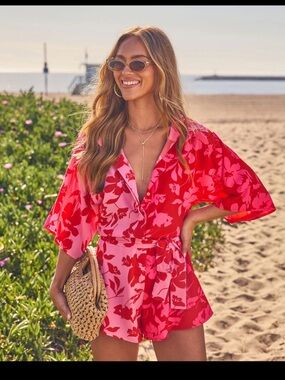 VICI-Shaney Color Block Waist Tie
Floral Romper(S)